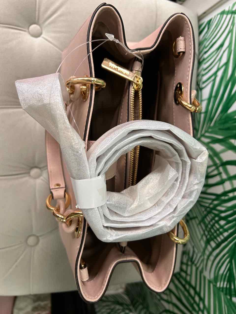 Micheal Kors Cynthia Medium Satchel in Pale Pink Saffiano Leather