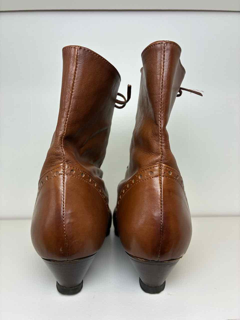 Harvard Square Size 9 Brown Leather Lace-Up Ankle Boots w/ Brogue Detailing