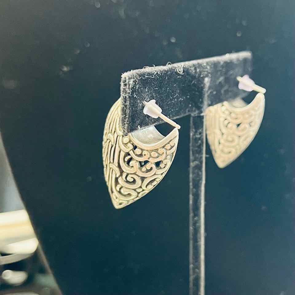 John Hardy  Earrings Vintage Scroll V Design