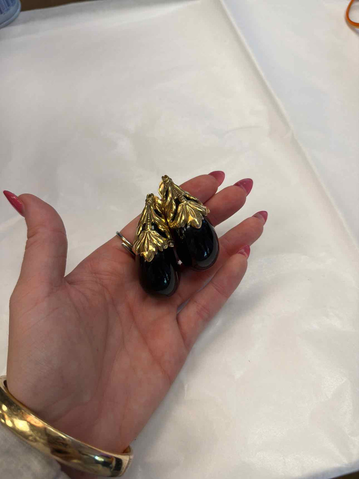 Black and gold droplet clip on