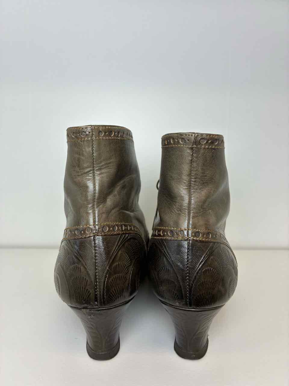 Perry Ellis Vintage Size 9 Brown Leather Lace-Up Ankle Boots