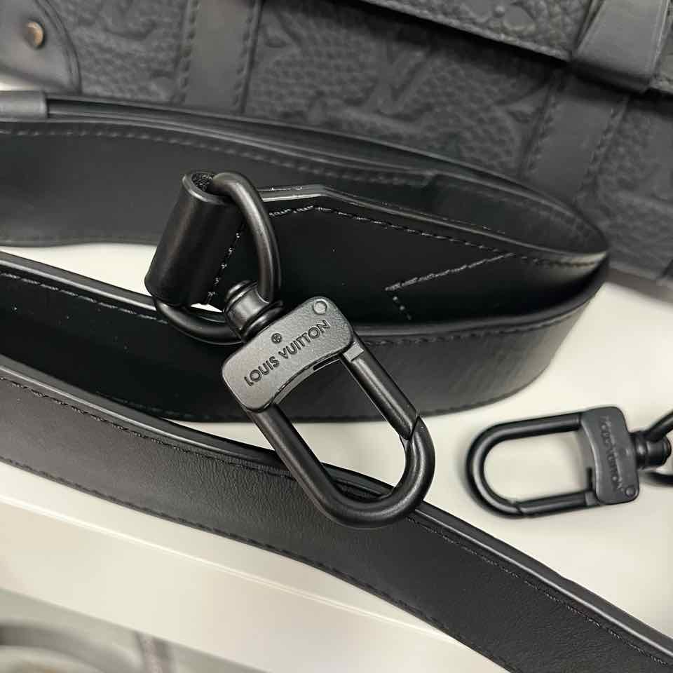 Louis Vuitton Black Taurillon Monogram Trunk Messenger Bag