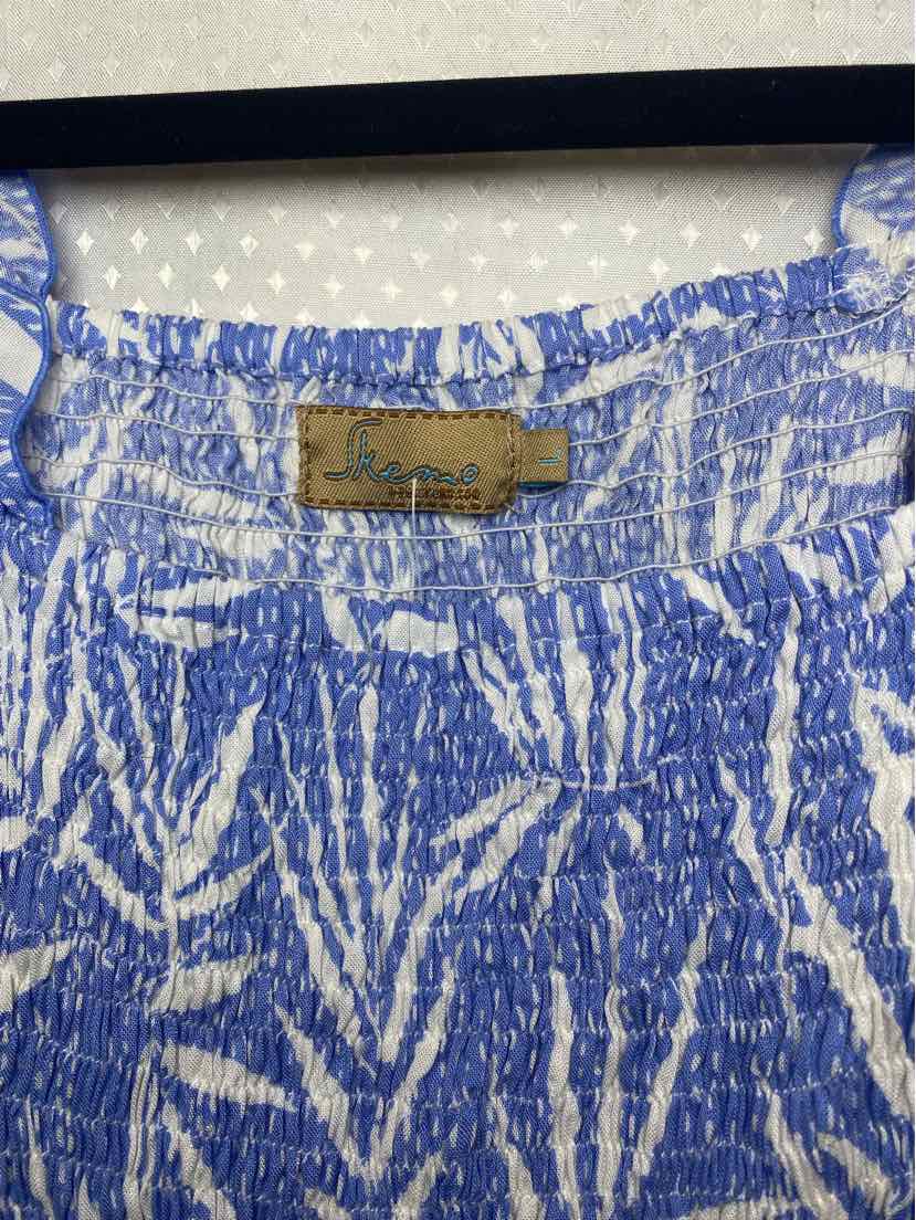 Skemo blue and white puffed sleeve top S