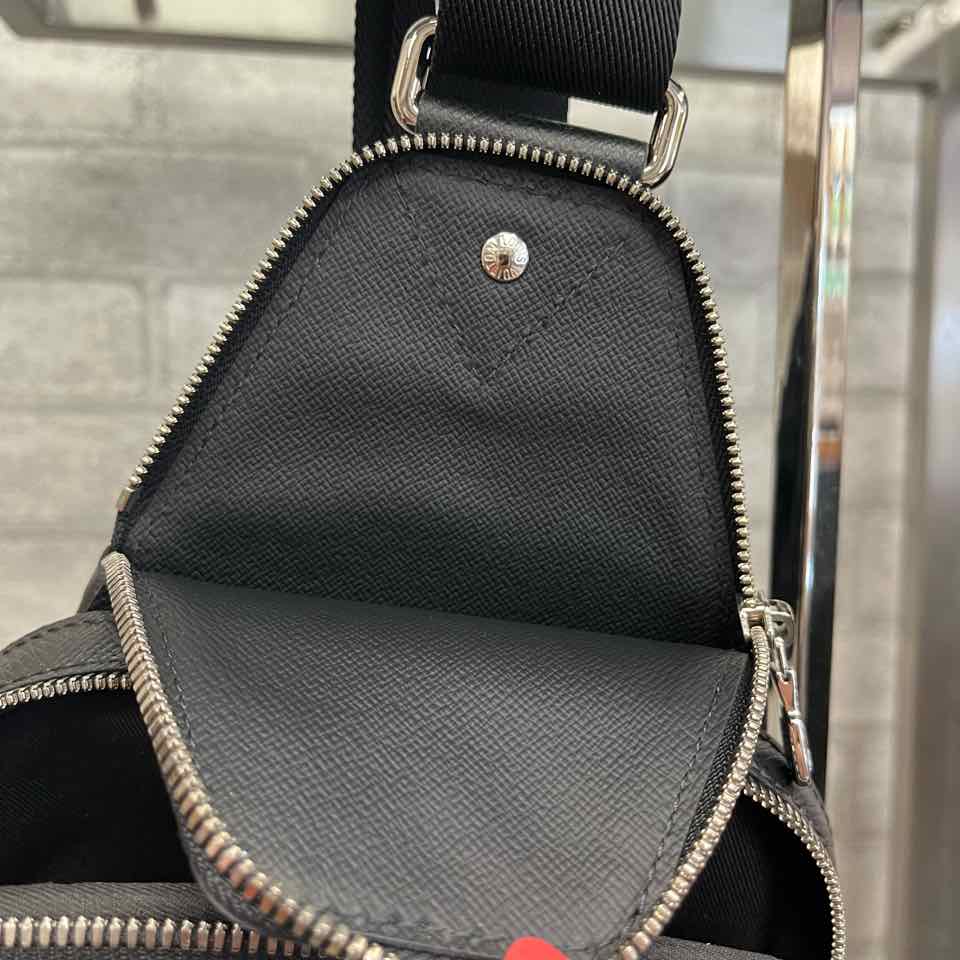 Louis Vuitton Unisex Black Purse