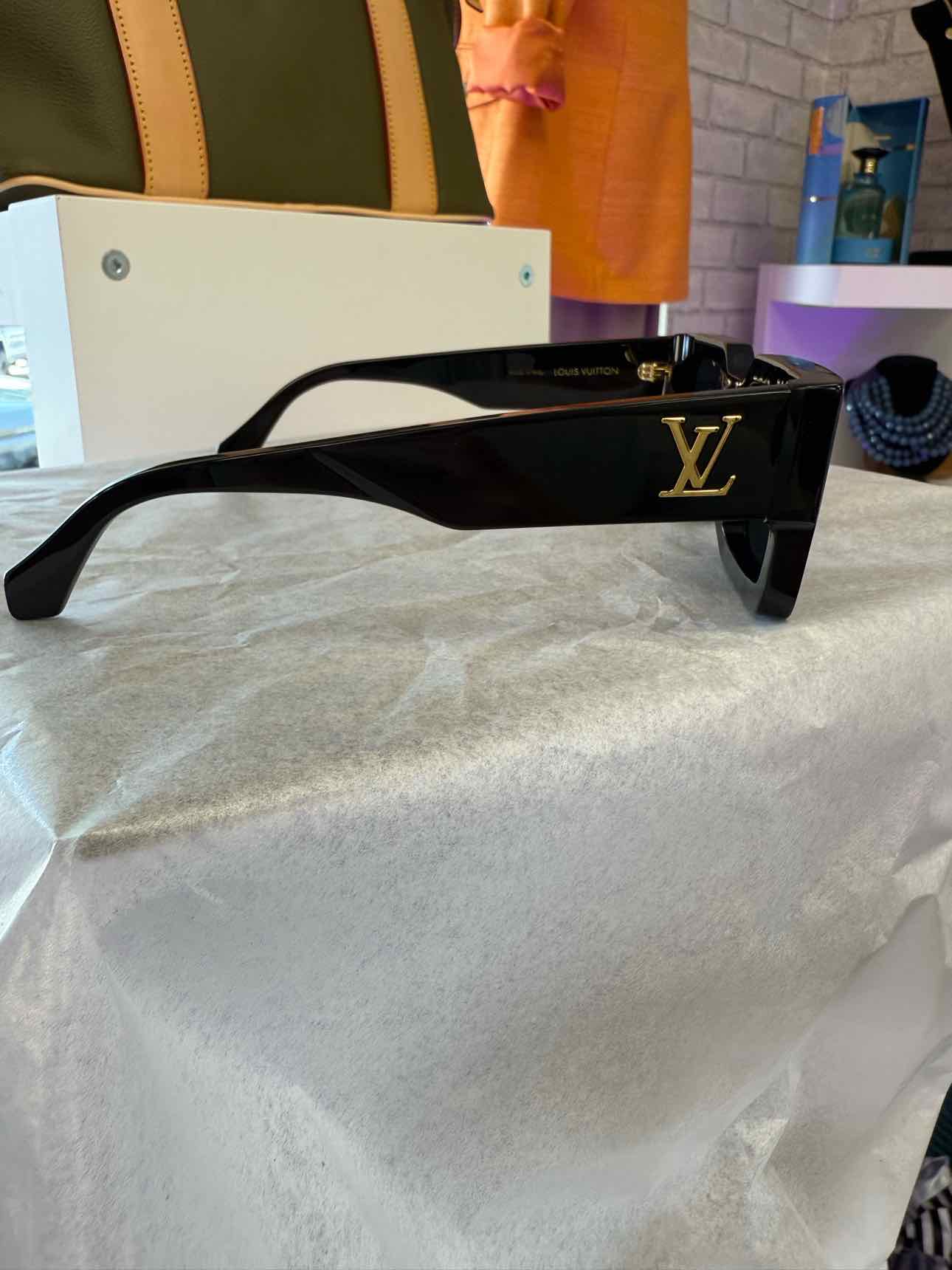 Louis Vuitton LV Clash Square Sunglasses Black/Gold