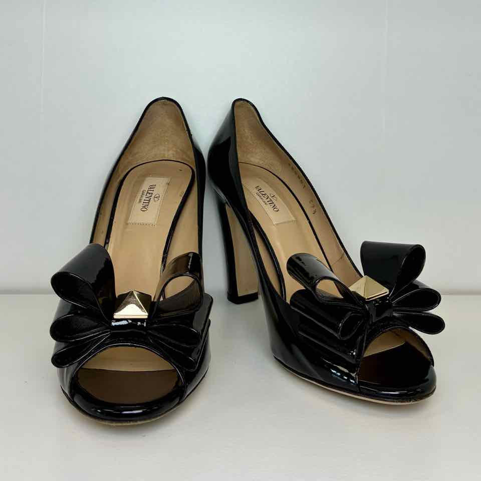 Valentino black patten leather heels w/ bow 39.5/ 9