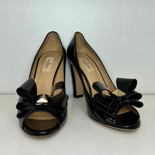 Valentino black patten leather heels w/ bow 39.5/ 9