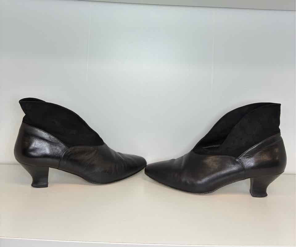 Studio Paolo Size 8.5 Black Leather Short Boot w/ Suede