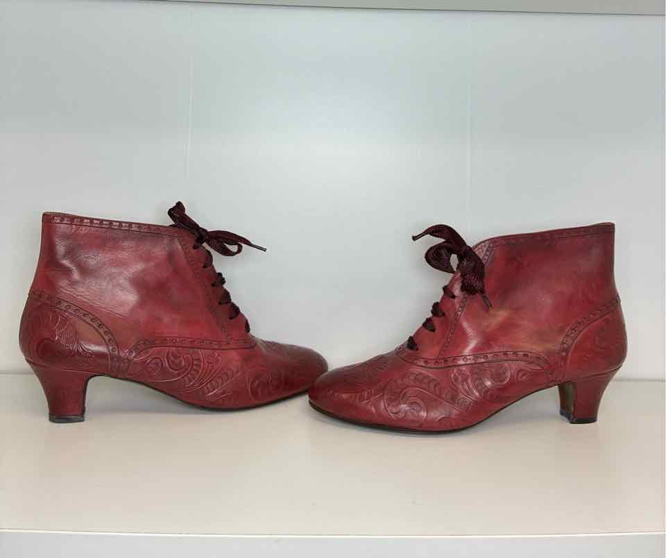 Perry Ellis Vintage Size 9 Leather Burgundy Red Lace-Up Ankle Boots