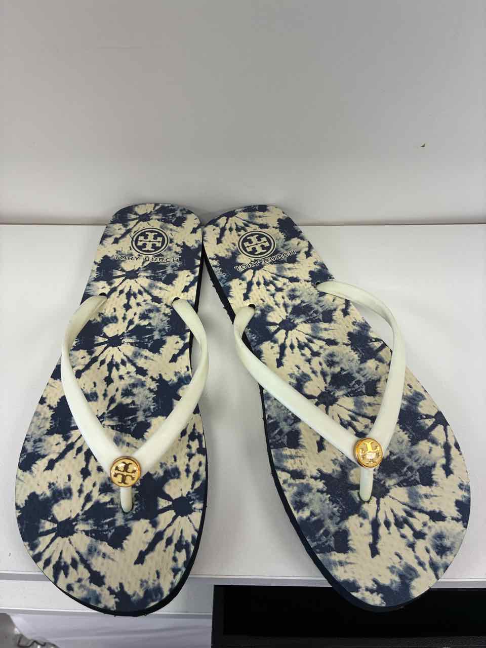 Tory Burch Size 11 Blue and White Tie-Dye Sandals w/ Gold Emblem