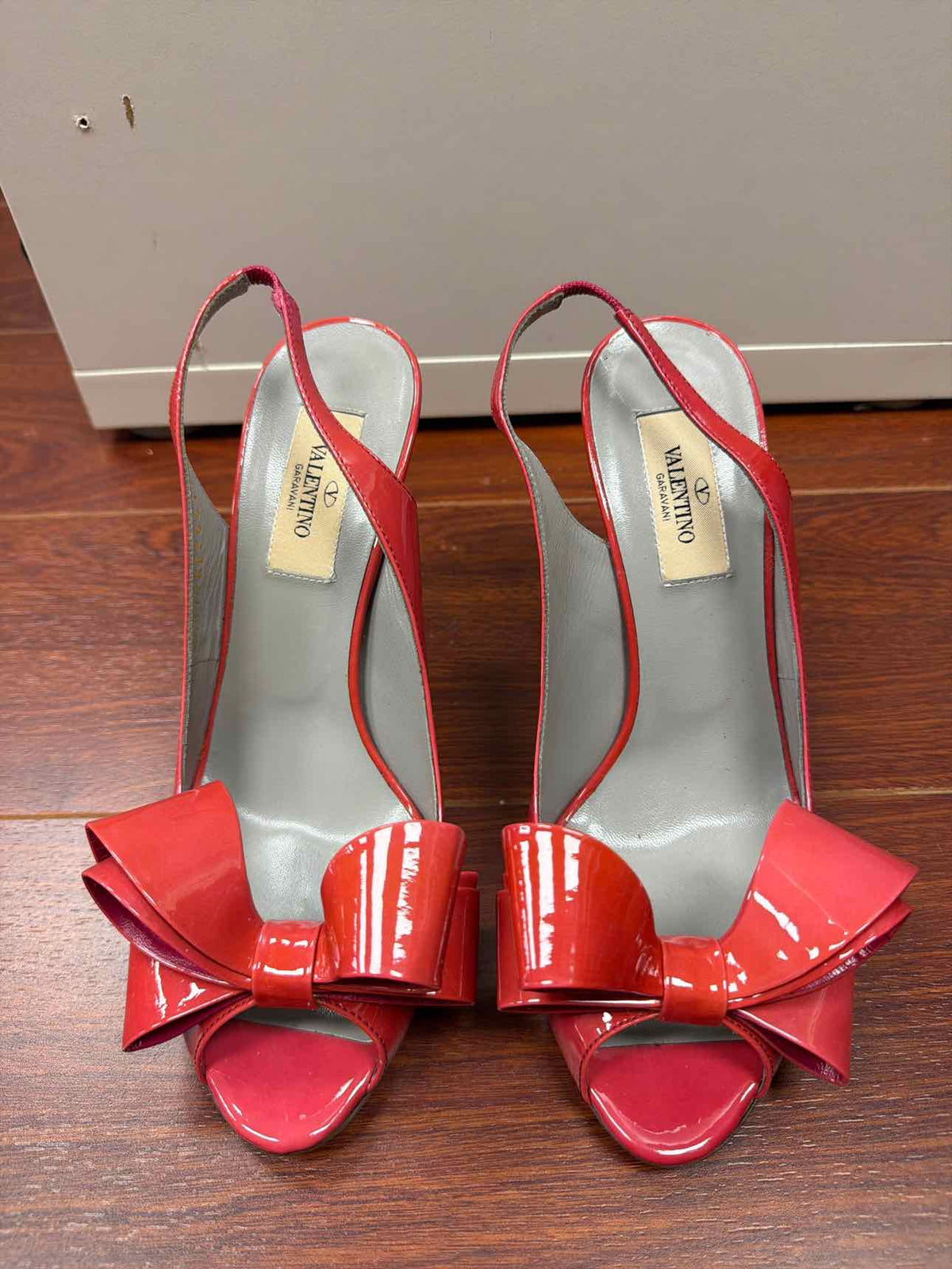 Valentino pink/red heel