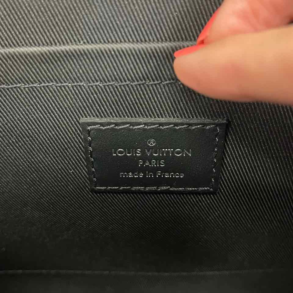 Louis Vuitton Black Taurillon Monogram Trunk Messenger Bag