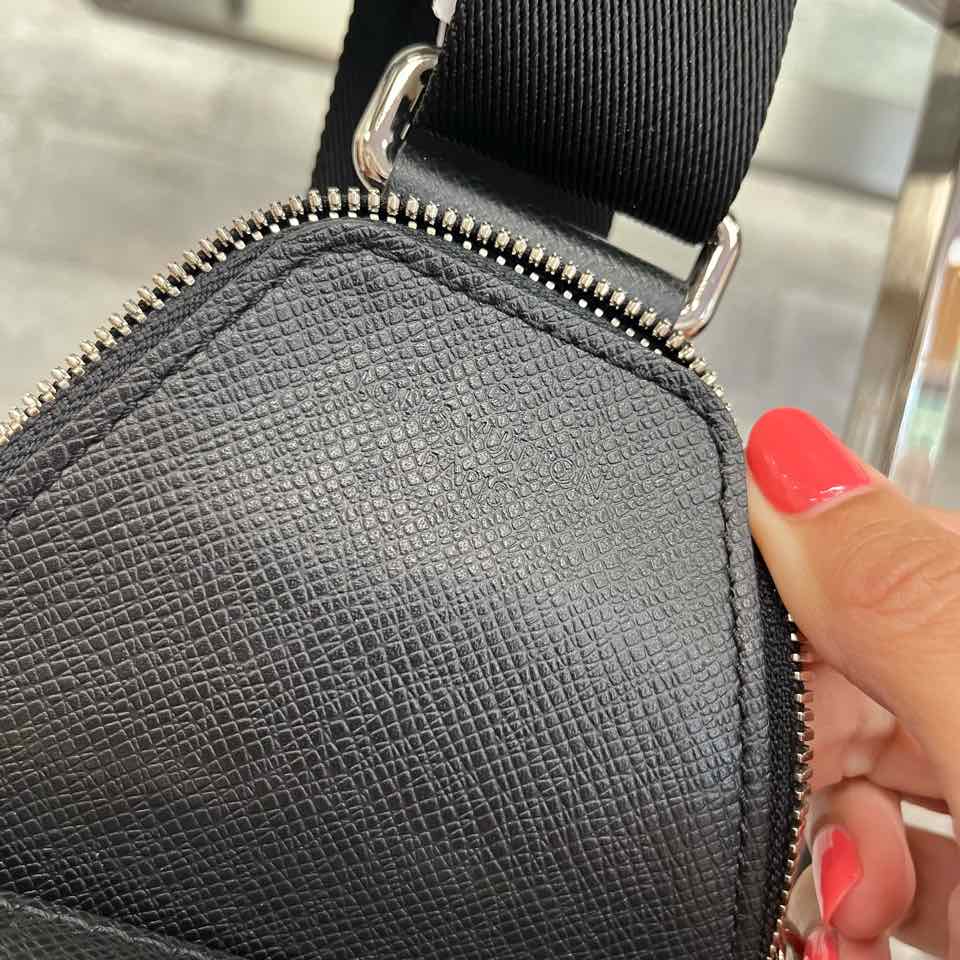 Louis Vuitton Unisex Black Purse