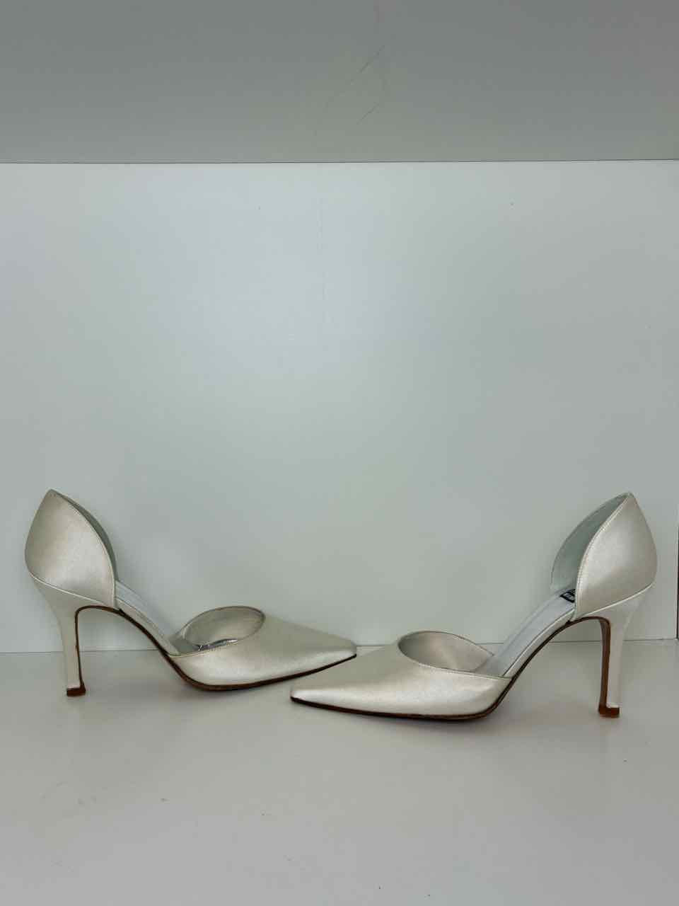 Stuart Weitzman Size 5.5 Ivory Satin Pointed Toe Heels