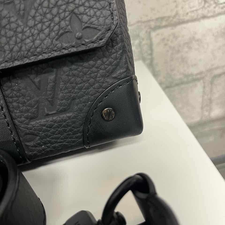 Louis Vuitton Black Taurillon Monogram Trunk Messenger Bag