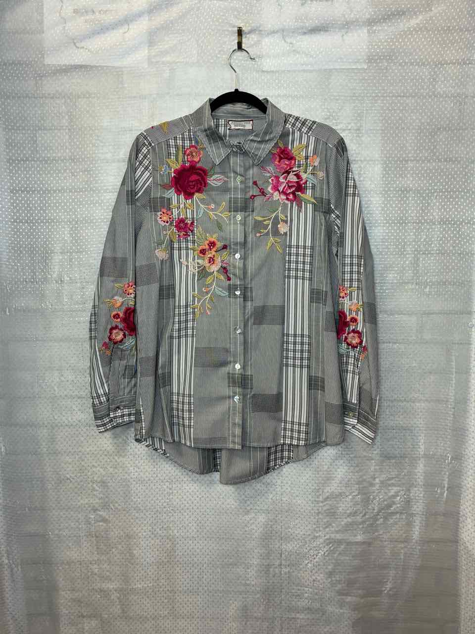 Johnny Was Blouse Black and White with Flower Print Size Med