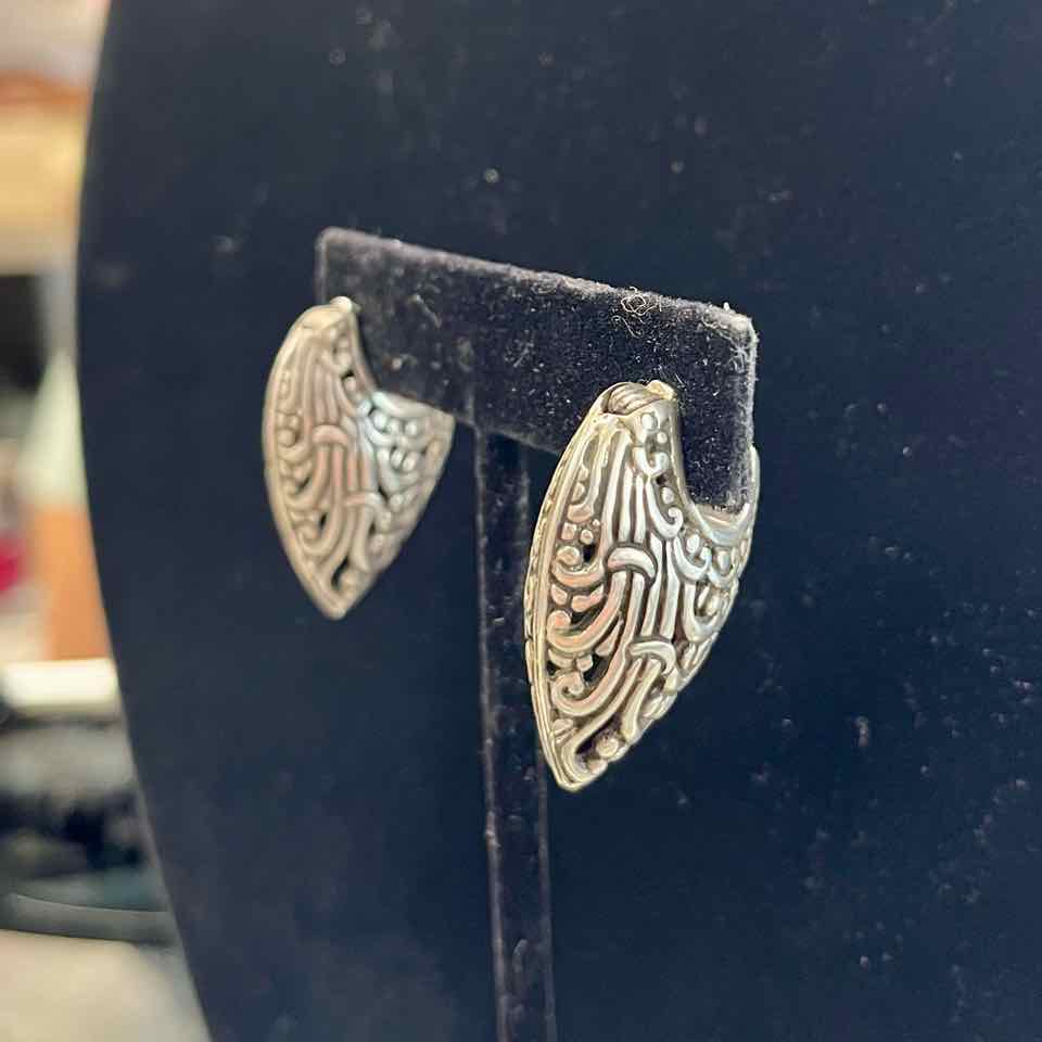John Hardy  Earrings Vintage Scroll V Design