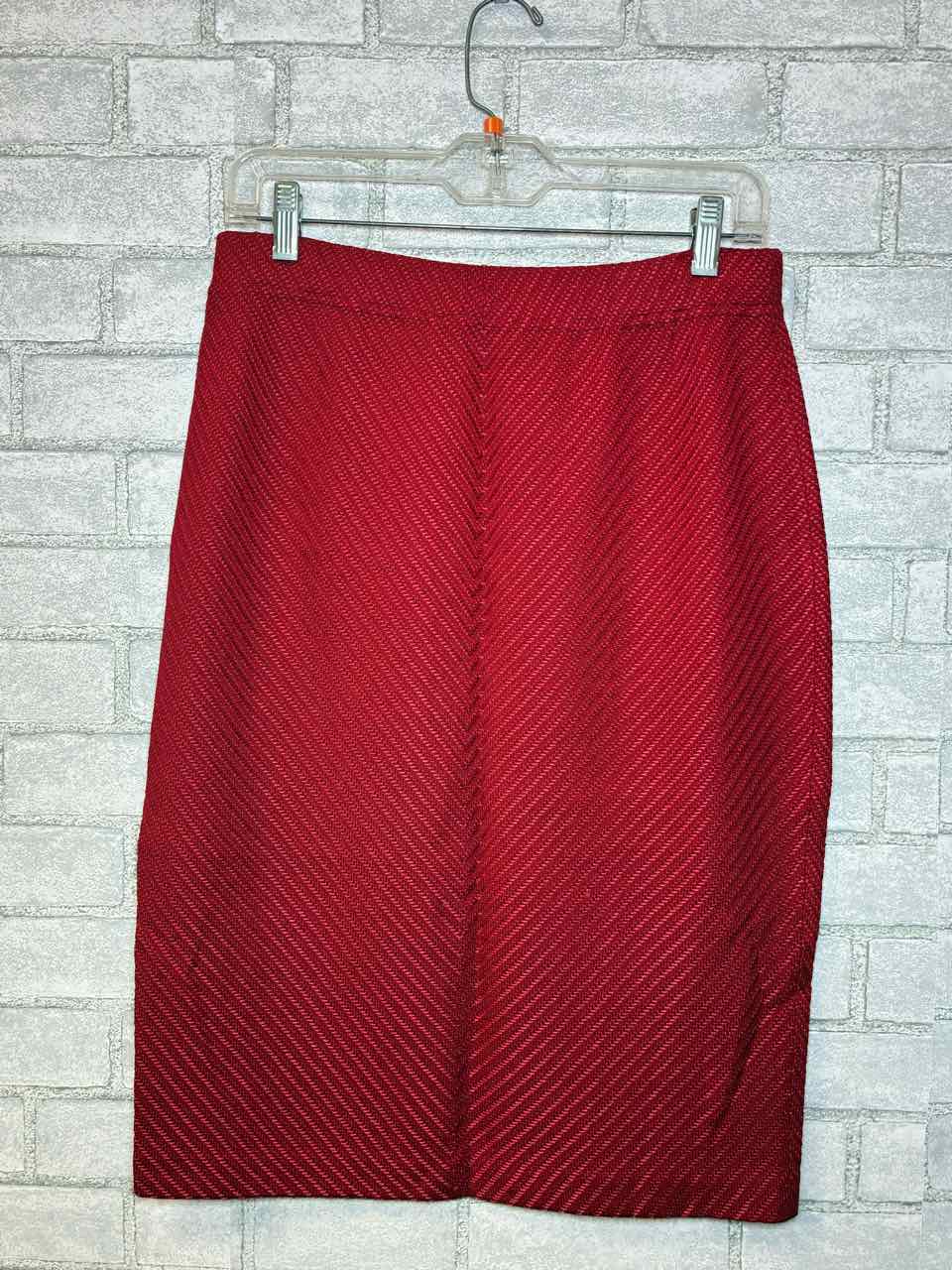 St.John Red Santana Knit Pencil Skirt. Size 10